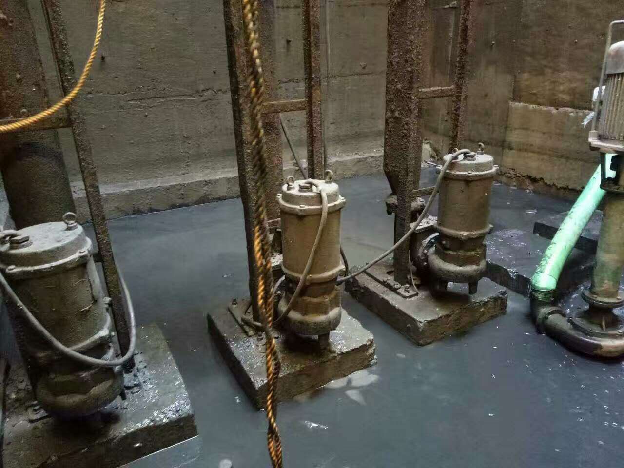 新华污水池清理